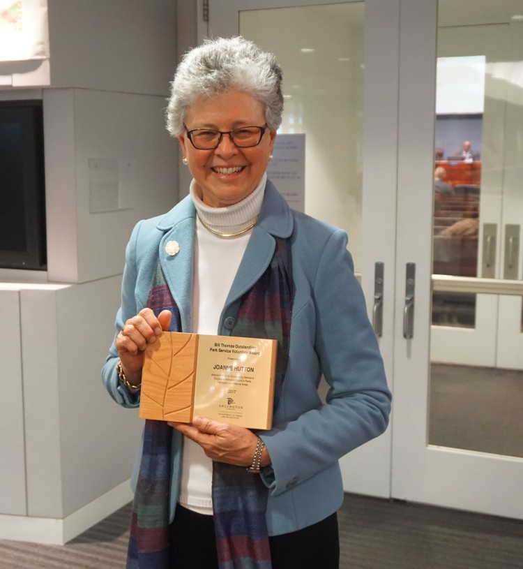 Phot of ARMN member Joanne Hutton holding the 2017 Bill THomas Award